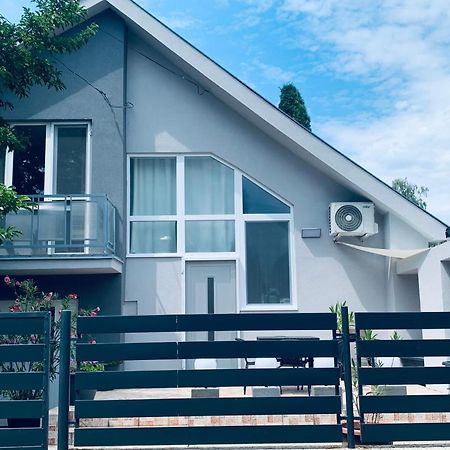 Cornflower Apartment ไฮจ์ดุสโซบอสโล ภายนอก รูปภาพ