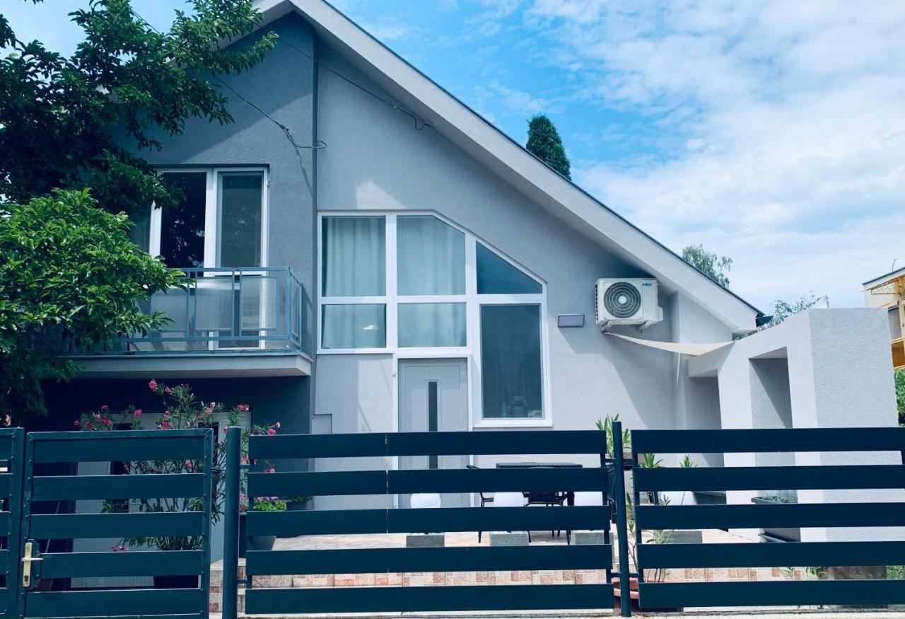 Cornflower Apartment ไฮจ์ดุสโซบอสโล ภายนอก รูปภาพ